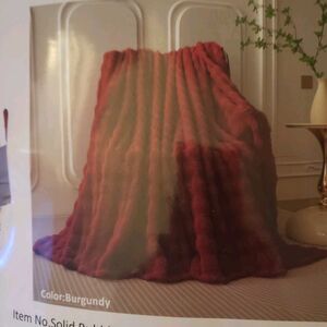 AKMI TEXTILE Rafah Soft Blanket King Size Solid Bubble Polyester Burgundy